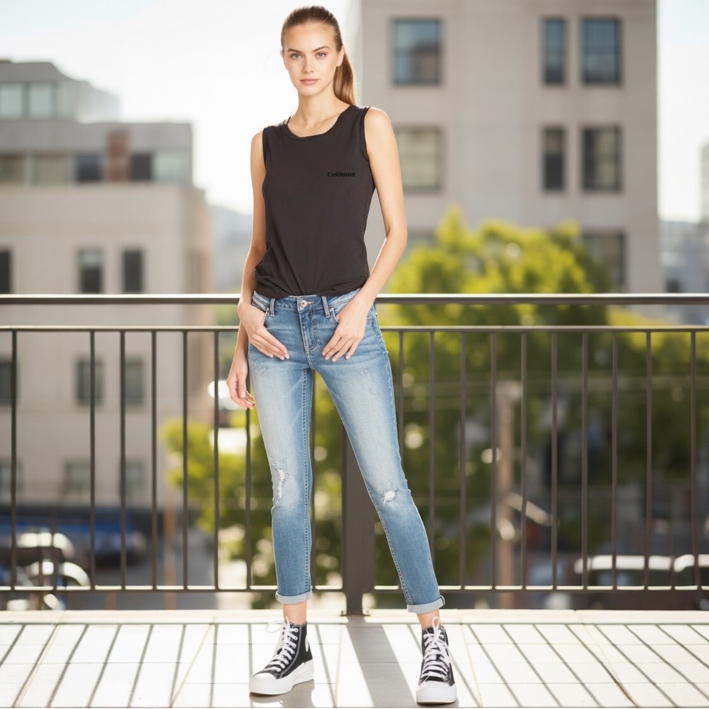 NWT Vigoss Women's Thompson Tomboy High Rise Relaxed Fit Medium Wash‎ Jeans